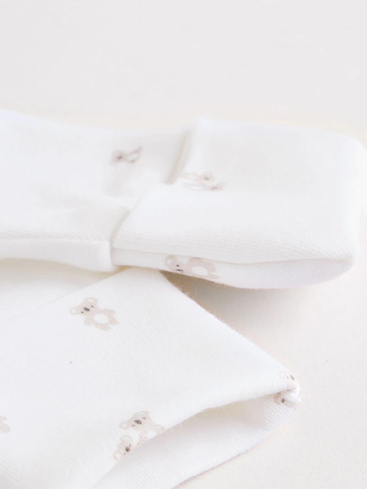 AW4744s14.jpg White Baby Sleepsuit, Bodysuit, Beanie and Bib Set 4 Piece (0-9mths) - Image 8