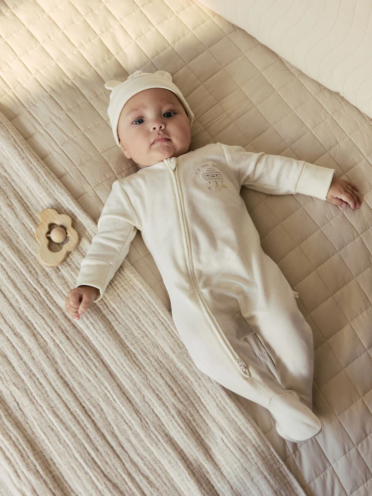 H44313s2.jpg Neutral Im New Here Sleepsuit And Hat Set (0-9mths) Immediate - Image 2