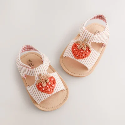 white corsage flower baby sandals (0 24mths) (copy)