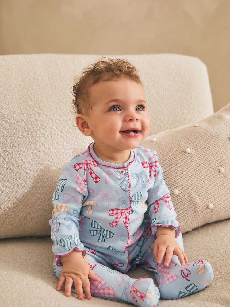 blue/pink baby sleepsuits 3 pack (0mths 2yrs) blue/pink baby sleepsuits 3 pack (0mths 2yrs)